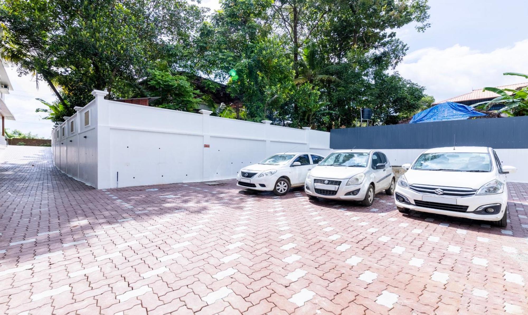 Treebo Premium Cochin Airport, 5 Min From Cochin Airport Hotell Kochi Eksteriør bilde